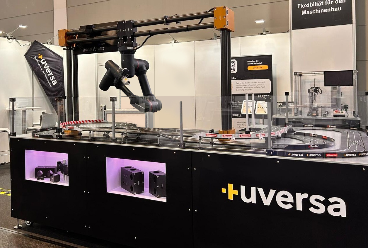 uversa Messestand - Portalaufbau mit Kobot
